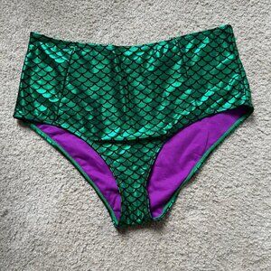 New Scale Print Swim Bottoms sz L